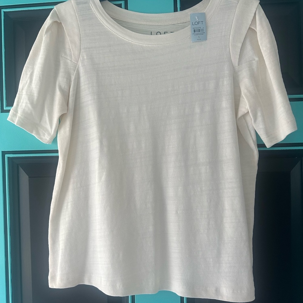 NWT 💥LOFT Women's Short Sleeve Cream Tee shirt